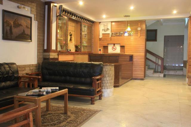 The Denzong Shangrila Gangtok Exterior foto