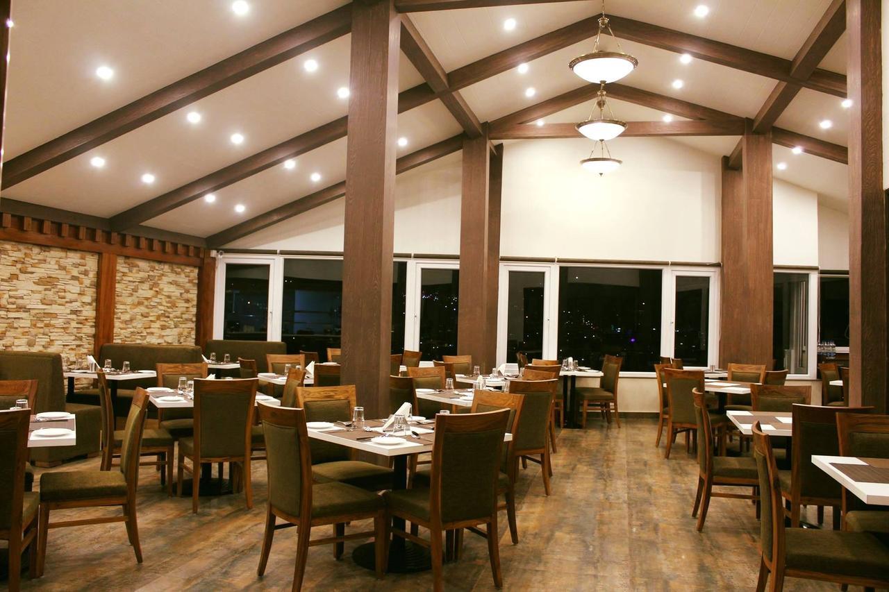 The Denzong Shangrila Gangtok Exterior foto