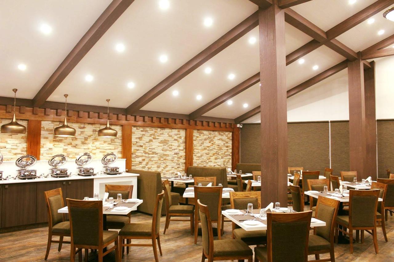 The Denzong Shangrila Gangtok Exterior foto